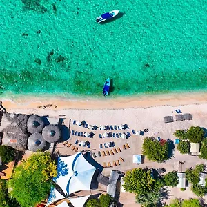 glamping-eco-lodge-cueva-de-las-aguilas.comcaribbean.com/